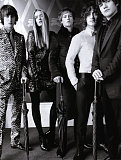 Burberry F/W 07.08
M: Agyness, Lily D, Kiera G, Morwenna C & Georgia
Ph: Mario Testino